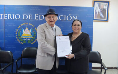Entrega de credencial a Universidad Dr. Andrés Bello