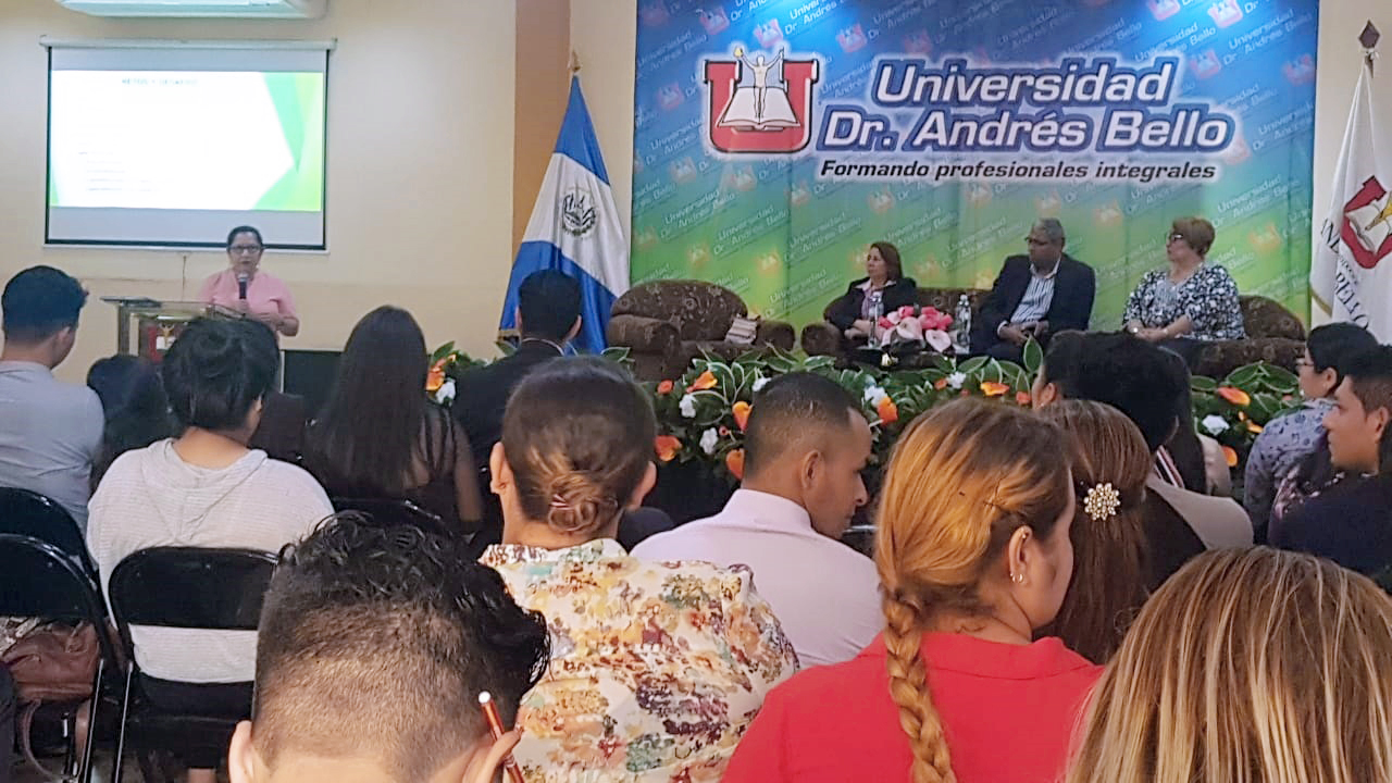Primer encuentro de graduados y estudiantes de trabajo social- UNAB