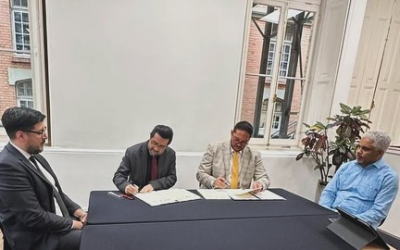 UNAB firma convenio con universidad de República Dominicana