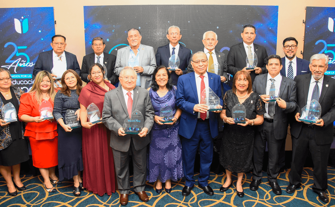 Reconocimiento al Liderazgo Institucional: Galardón en el 25º Aniversario de AUPRIDES