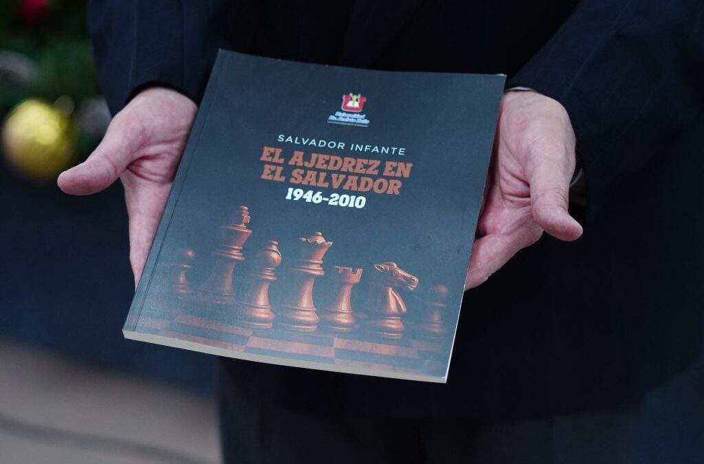 UNAB inaugura la conmemoración de su XXXV aniversario con presentación del libro “El ajedrez en El Salvador 1946–2010”