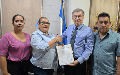 Entrega de material escolar al Centro Escolar Juana López, San Antonio Abad, San Salvador