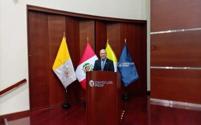 «UNAB fortalece vínculos de cooperación académica con CENTRUM PUCP en Perú»