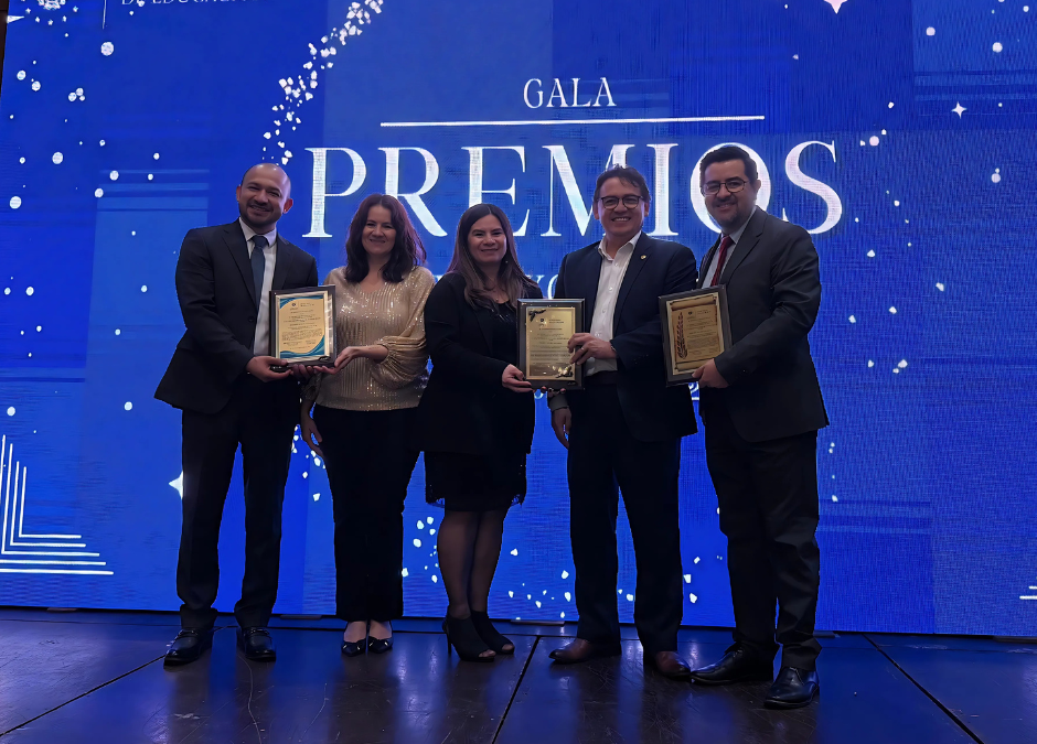 La UNAB Brilla en la Gala de Premios a la Excelencia de la Educación Superior 2024